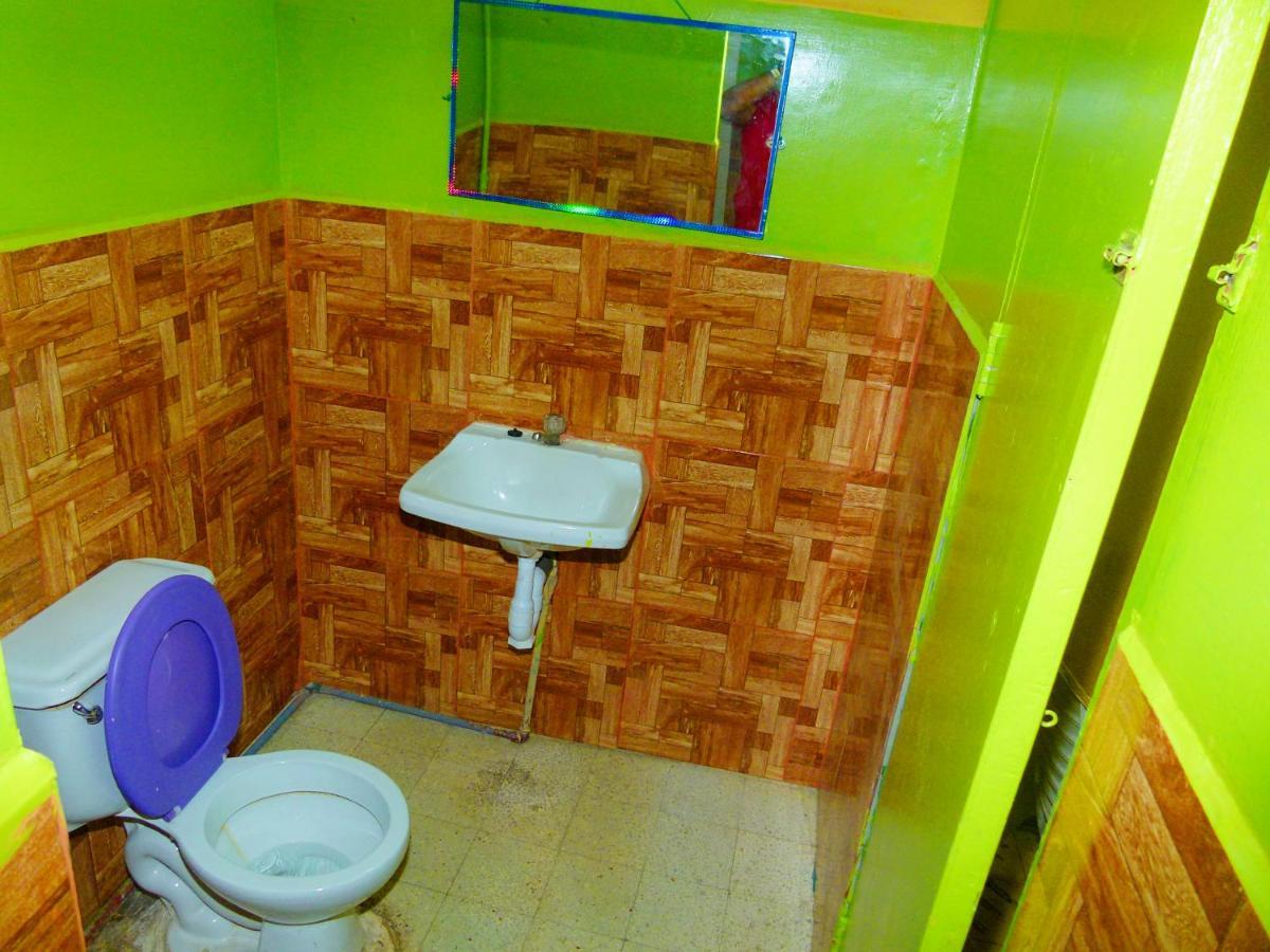 A&T Amazon Backpacker'S Bed and Breakfast Iquitos Exterior foto